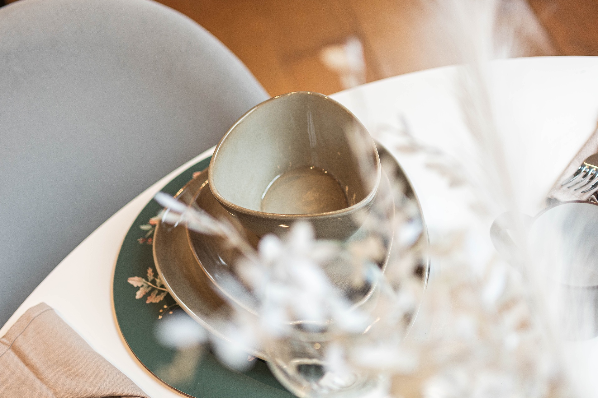 Kensington  staging detail 3