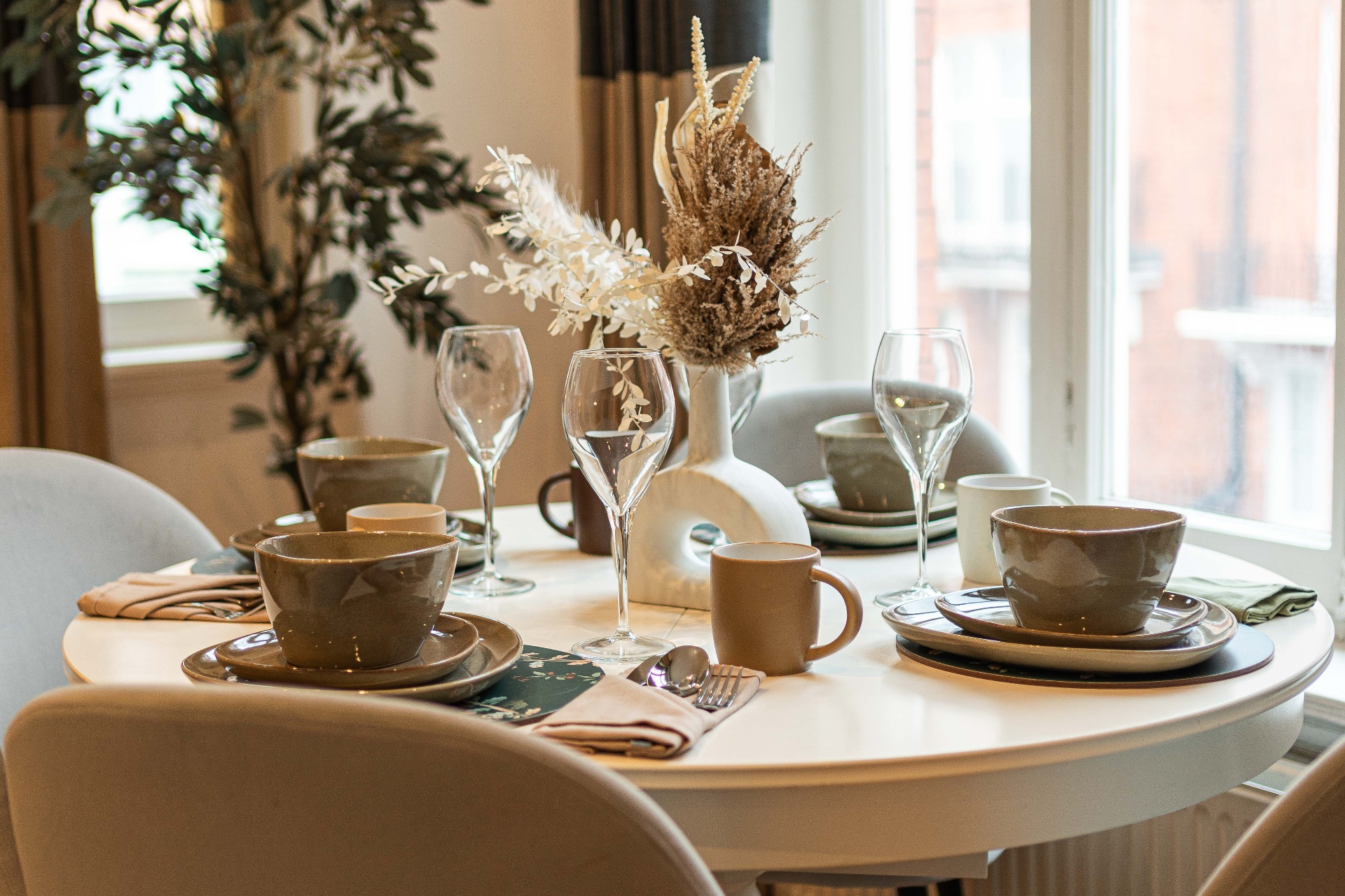Kensington  staging detail 4