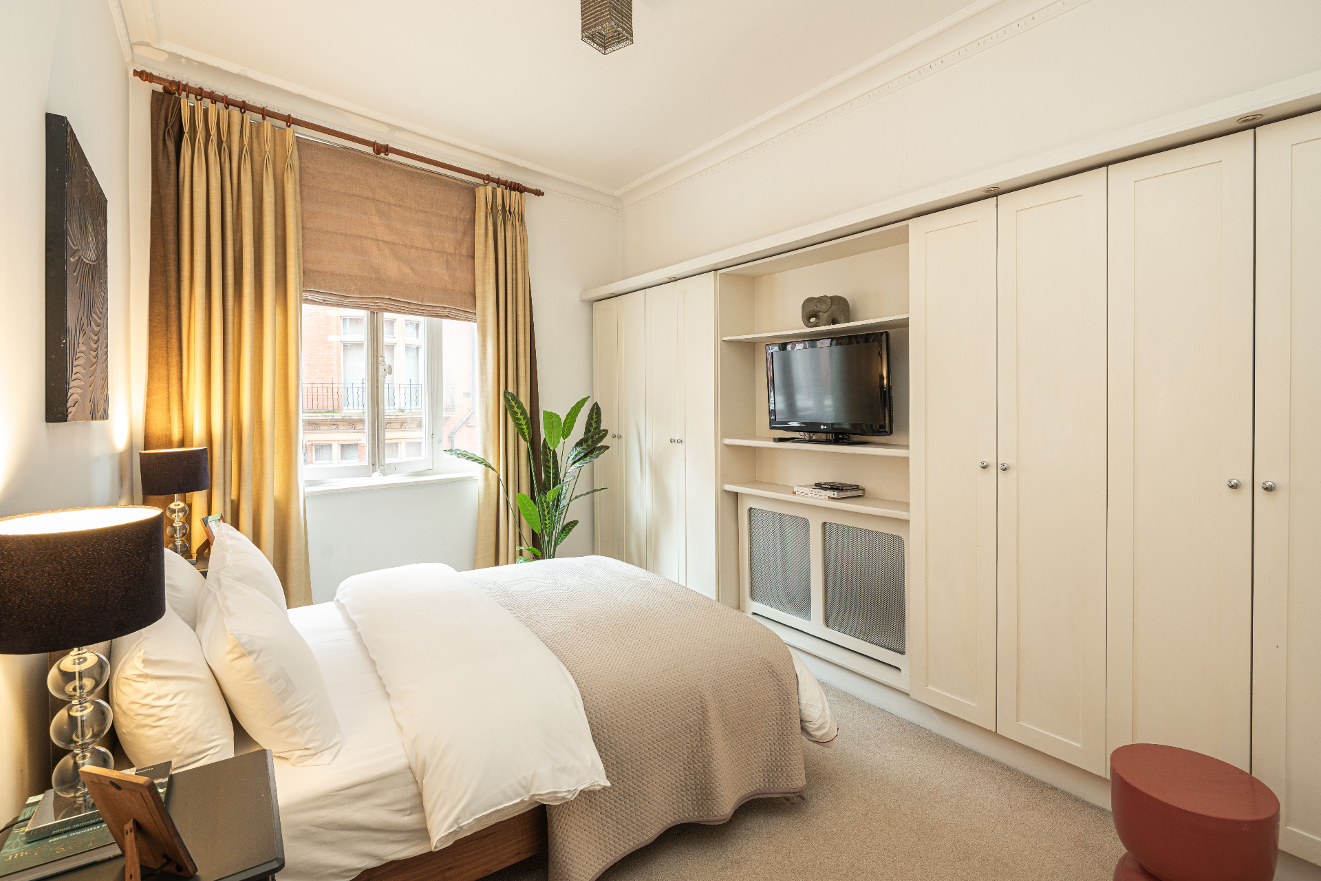 Kensington  staging detail 10