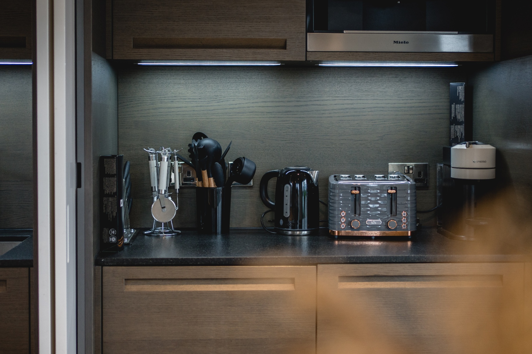 SA London Apartment staging detail 7