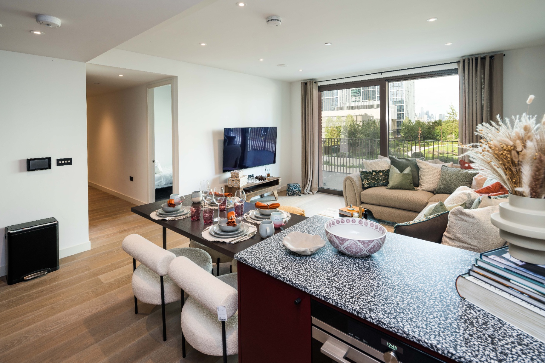 London Retreat staging detail 2